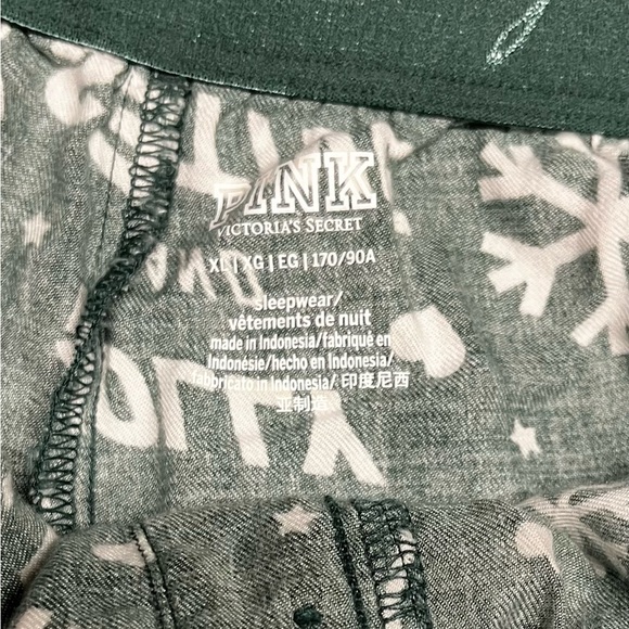Victoria Secret Green Holiday Sleep Shorts, XL - Picture 3 of 7